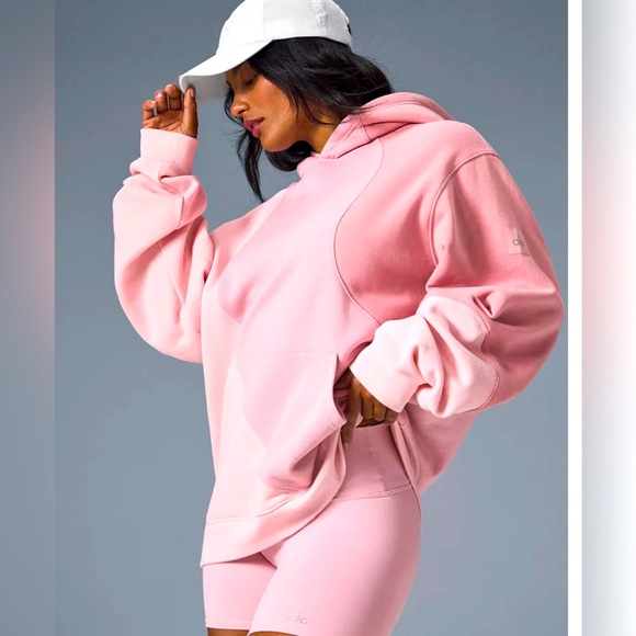 ALO Yoga Make Waves Hoodie/ Unisex style Designed for a boxy, oversized look - Picture 2 of 4